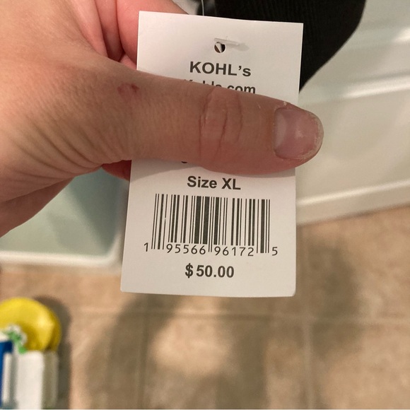 Chucky Wanna Play Men’s Hoodie Size XL NWT - Picture 3 of 4